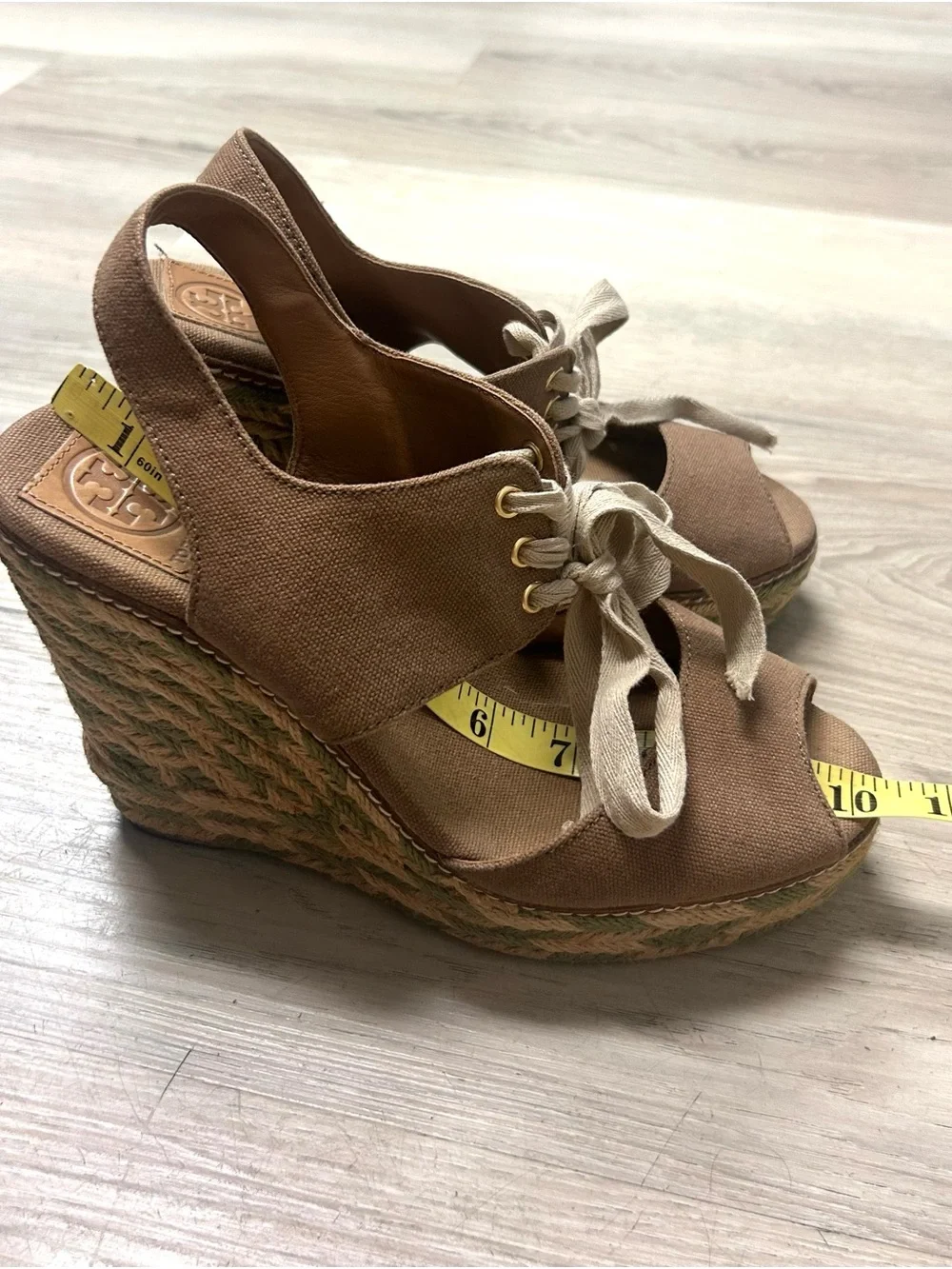 Tory Burch Wedge Sandals Womens 9M Linley Espadrille Platform Tan Olive Lace Up